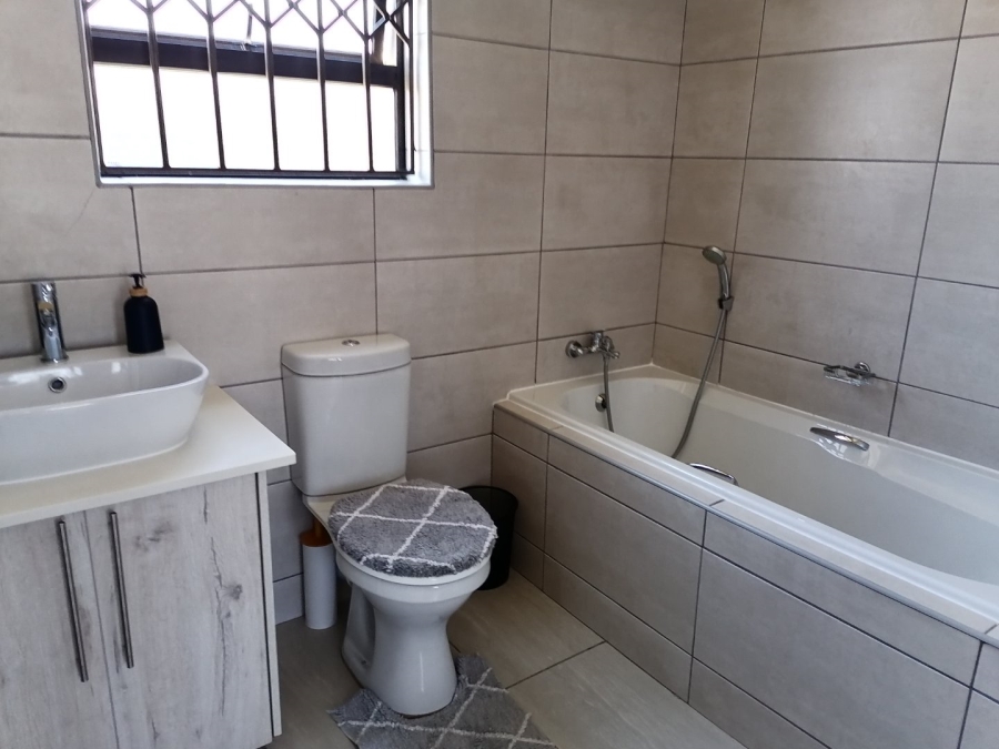 To Let 3 Bedroom Property for Rent in Bloemspruit Free State